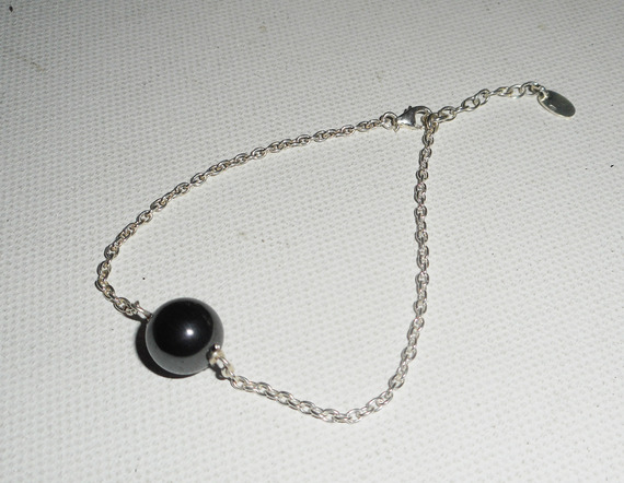 Armband aus 925er Silber mit Hämatitperle an Silberkette