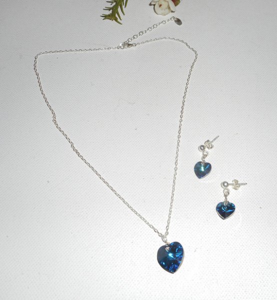 Set Blauer Herzanhänger aus Swarovski-Kristall an einer Kette aus 925er Silber