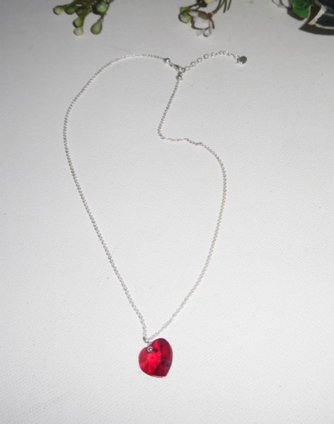 Pendentif coeur rouge en cristal de Swarovski sur  chaine argent 925