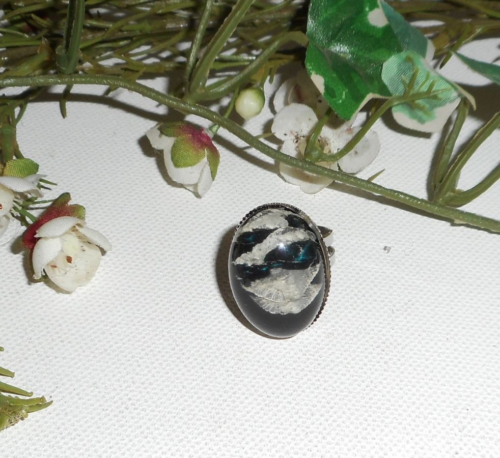 Cabochon-Ring mit Glasdom schwarz beige