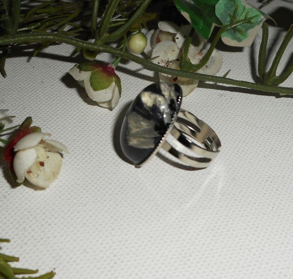 Cabochon-Ring mit Glasdom schwarz beige