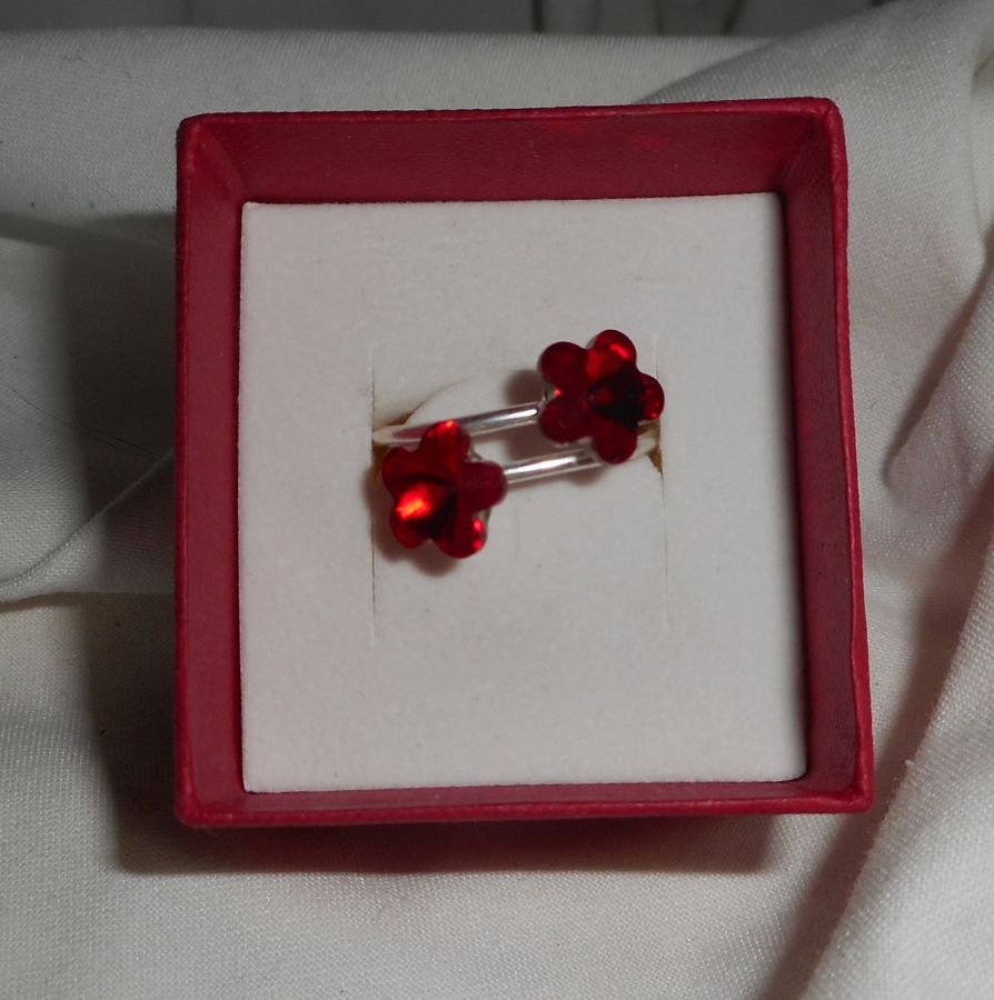 Doppelter Blumenring aus rotem Swarovski-Kristall