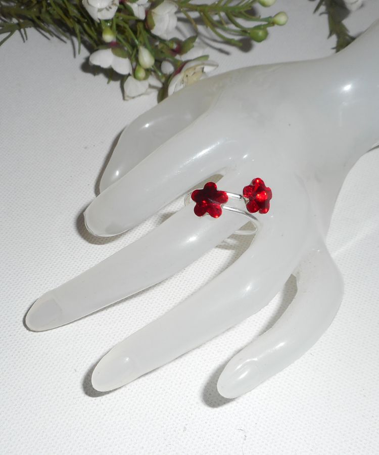 Doppelter Blumenring aus rotem Swarovski-Kristall