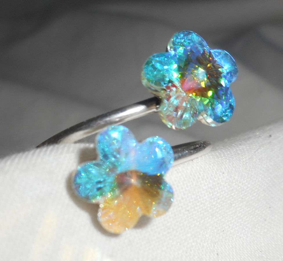 Doppelter Blumenring aus Swarovski-Kristall