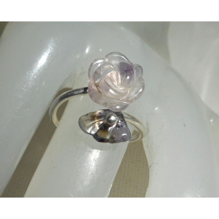 Ring aus Blumen und Stein aus violettem Amethyst und 925er Silber