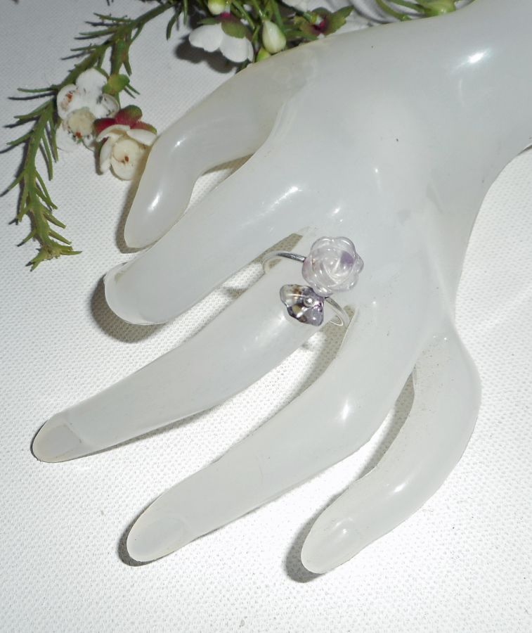 Ring aus Blumen und Stein aus violettem Amethyst und 925er Silber