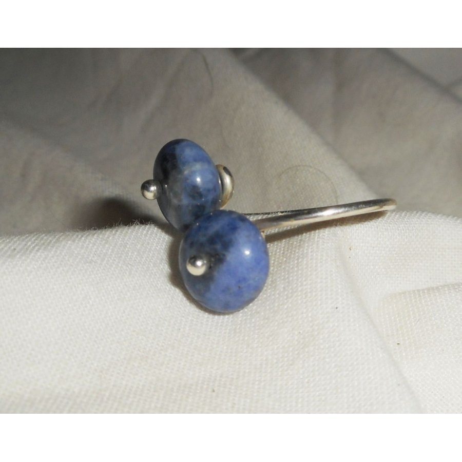 Origineller Ring aus 925er Silber mit Blumen und blauen Sodalitsteinen