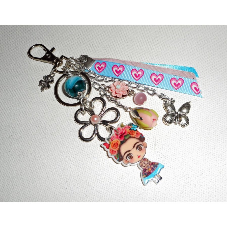 Taschen-/Schlüsselanhänger-Schmuck Frida in Rosa und Blau mit Blumen und Bändern