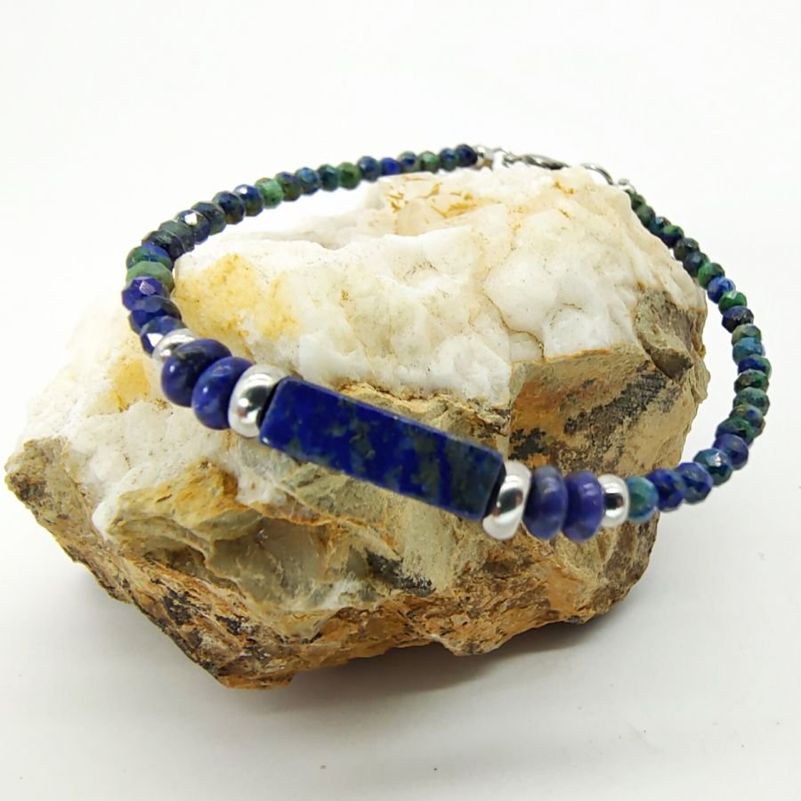 Feines Armband aus Lapislazuli-Steinen 