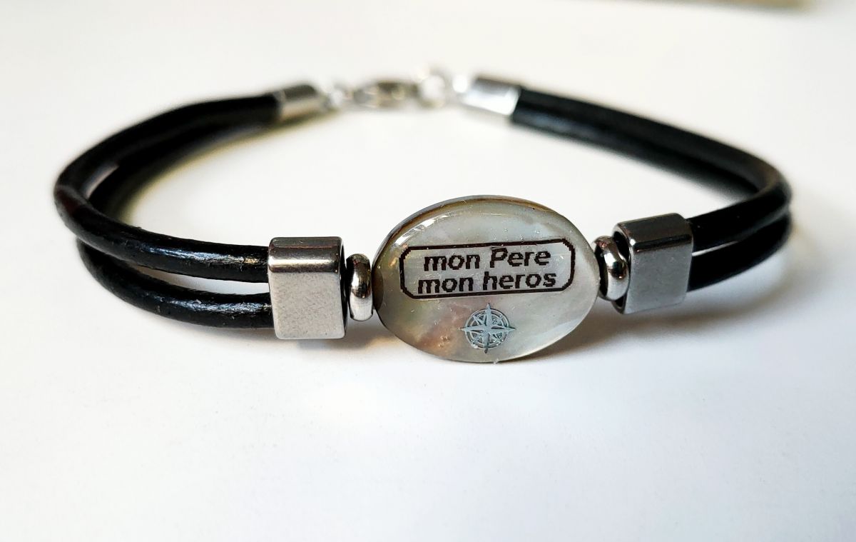 Perlmuttarmband personalisiert auf Leder