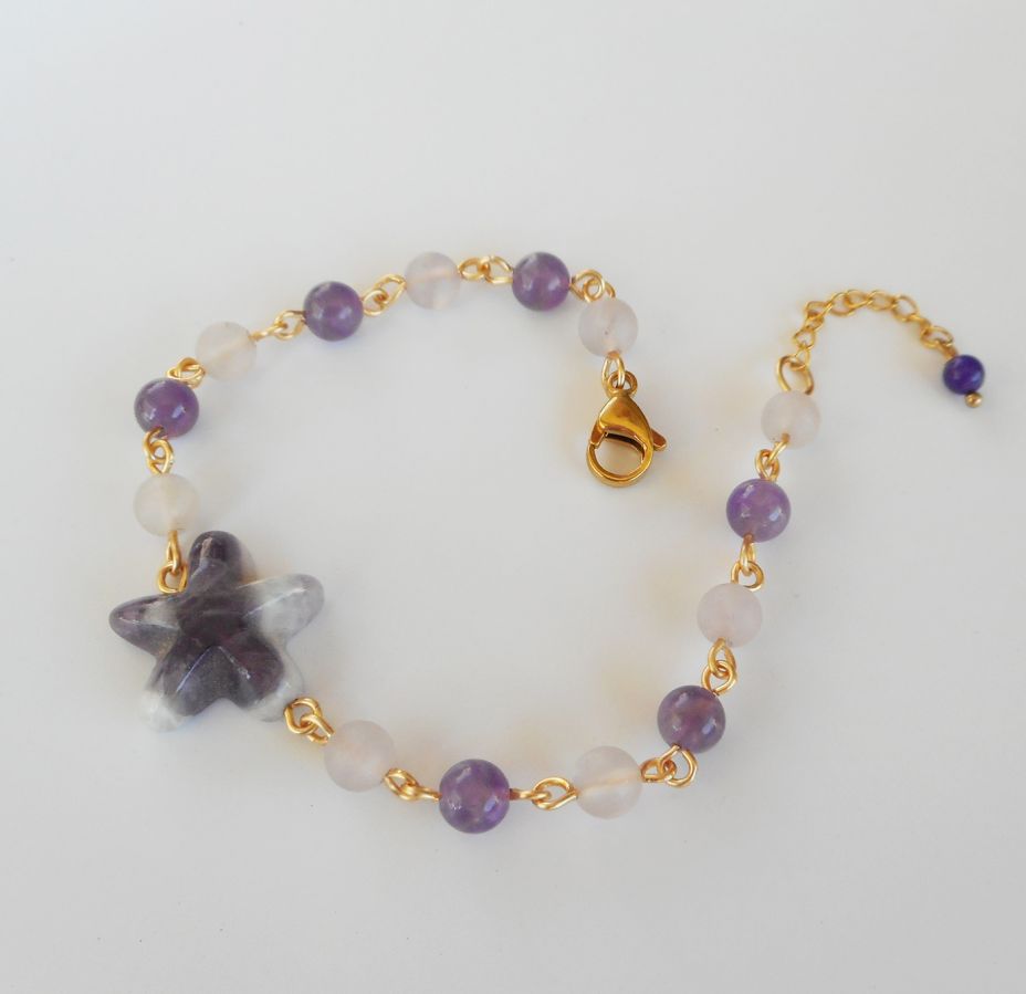 Armband aus Amethyststeinen mit Stern