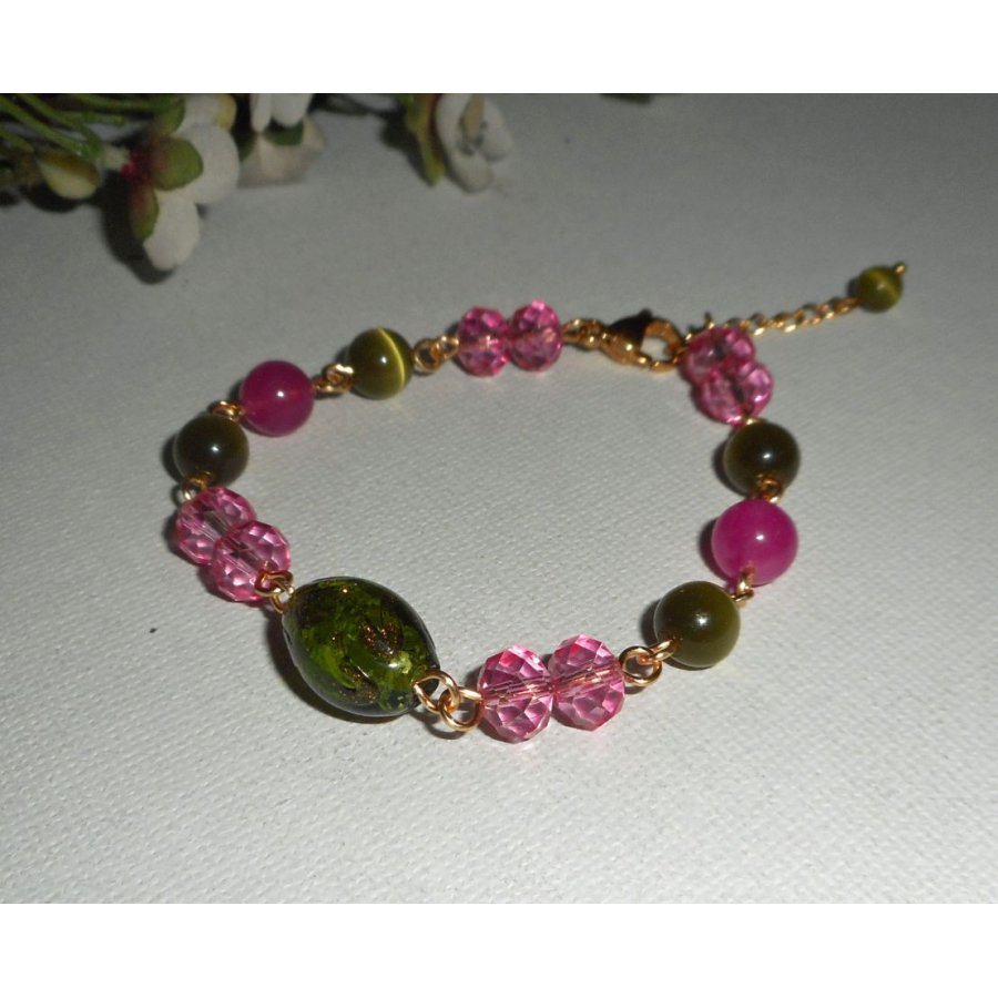 Armband aus Muranoglas und rosa und grünem Kristall an einer goldenen Stahlkette