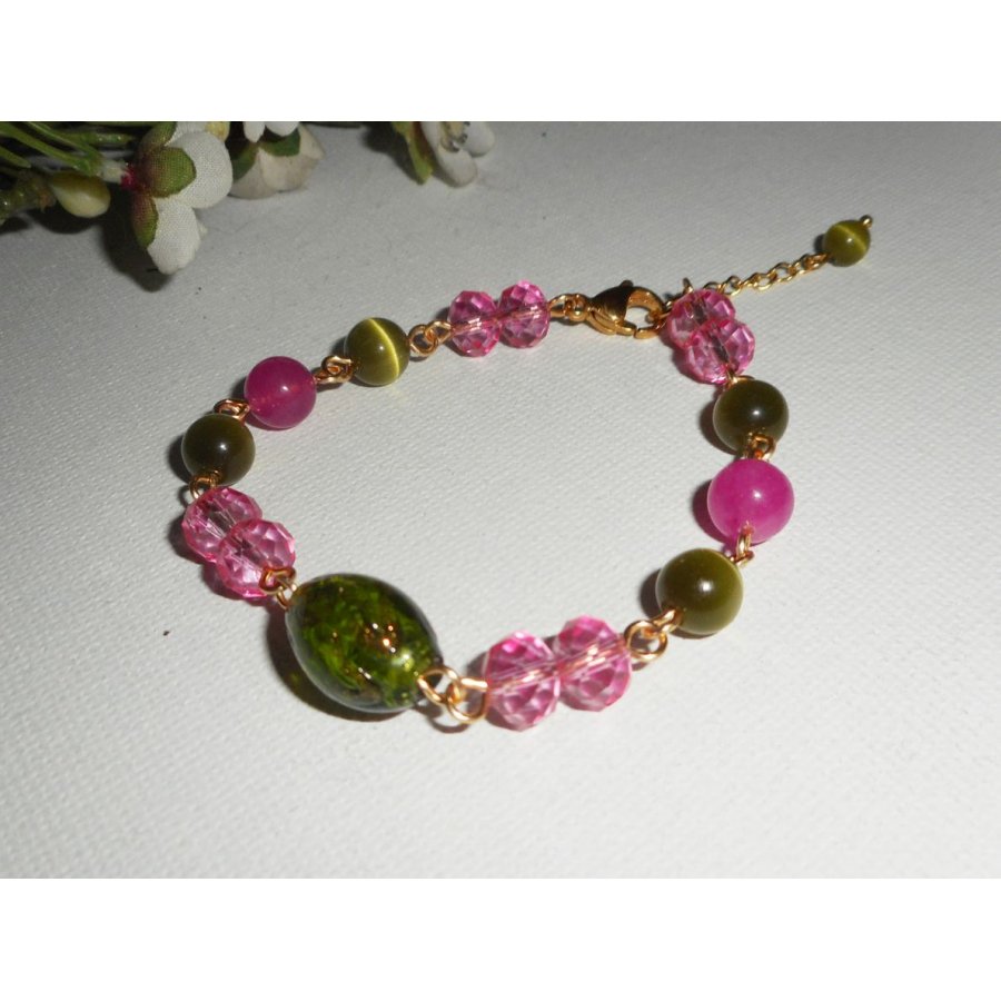 Armband aus Muranoglas und rosa und grünem Kristall an einer goldenen Stahlkette