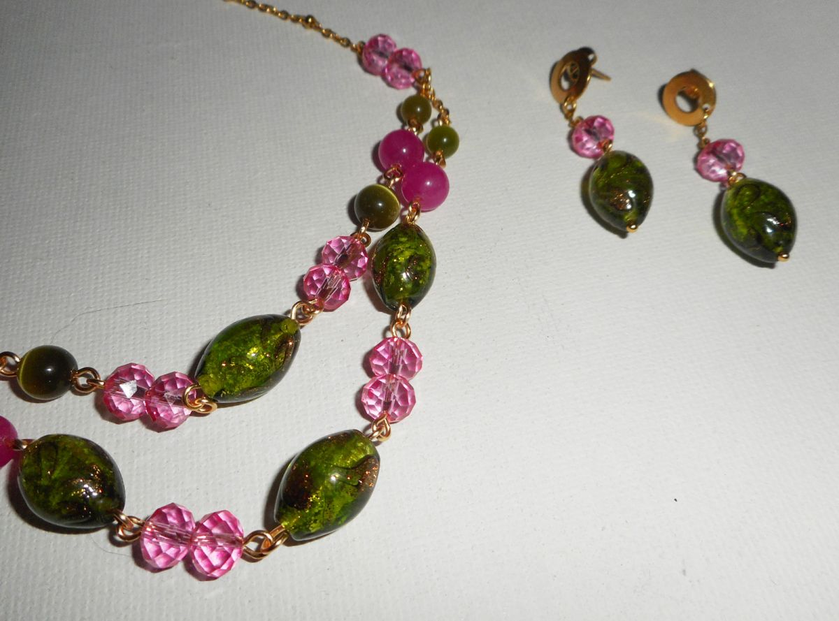 Parure Collier en Verre de Murano et cristal rose et vert sur chaine en acier