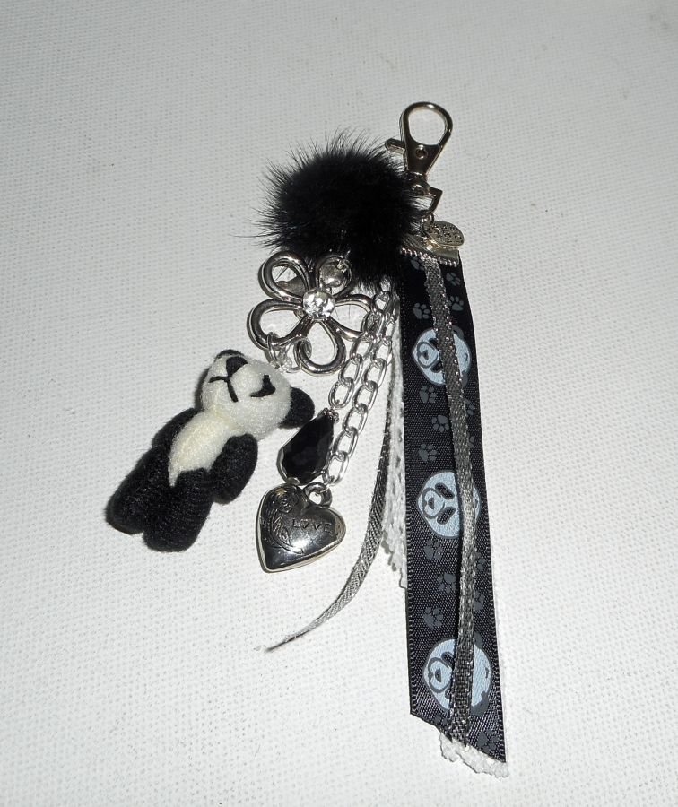 Panda-Schlüsselanhänger/Taschenschmuck mit schwarzem Nerzpompon und Bändern