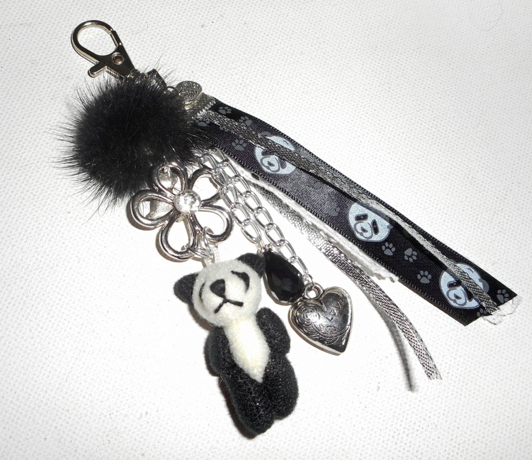 Panda-Schlüsselanhänger/Taschenschmuck mit schwarzem Nerzpompon und Bändern