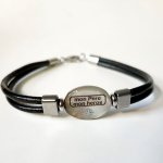 Perlmuttarmband personalisiert auf Leder