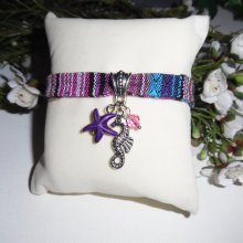 Buntes Stoffarmband mit Seepferdchen und violetten Seesternen