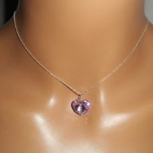 Mauvefarbener Herzanhänger aus Swarovski-Kristall an einer Kette aus 925er Silber