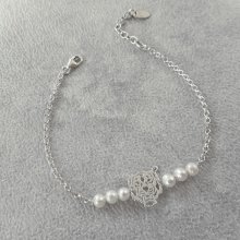 Armband aus Zuchtperlen und Tiger an einer Kette aus 925er Silber